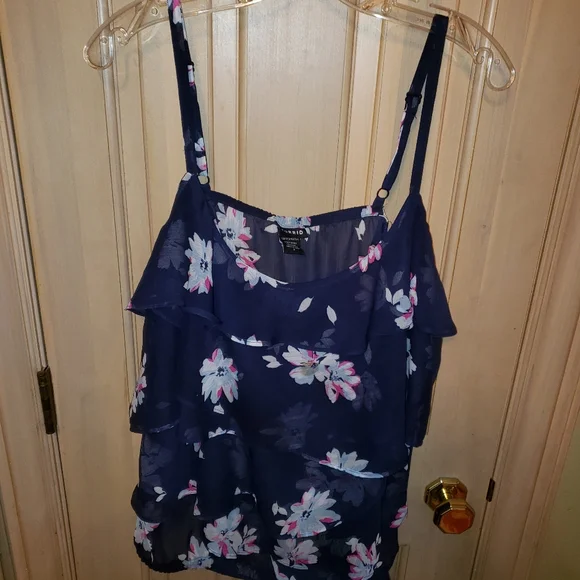 Womens plus sz Torrid 2X Navy Floral Trendy Tank Top shirt - Picture 4 of 5